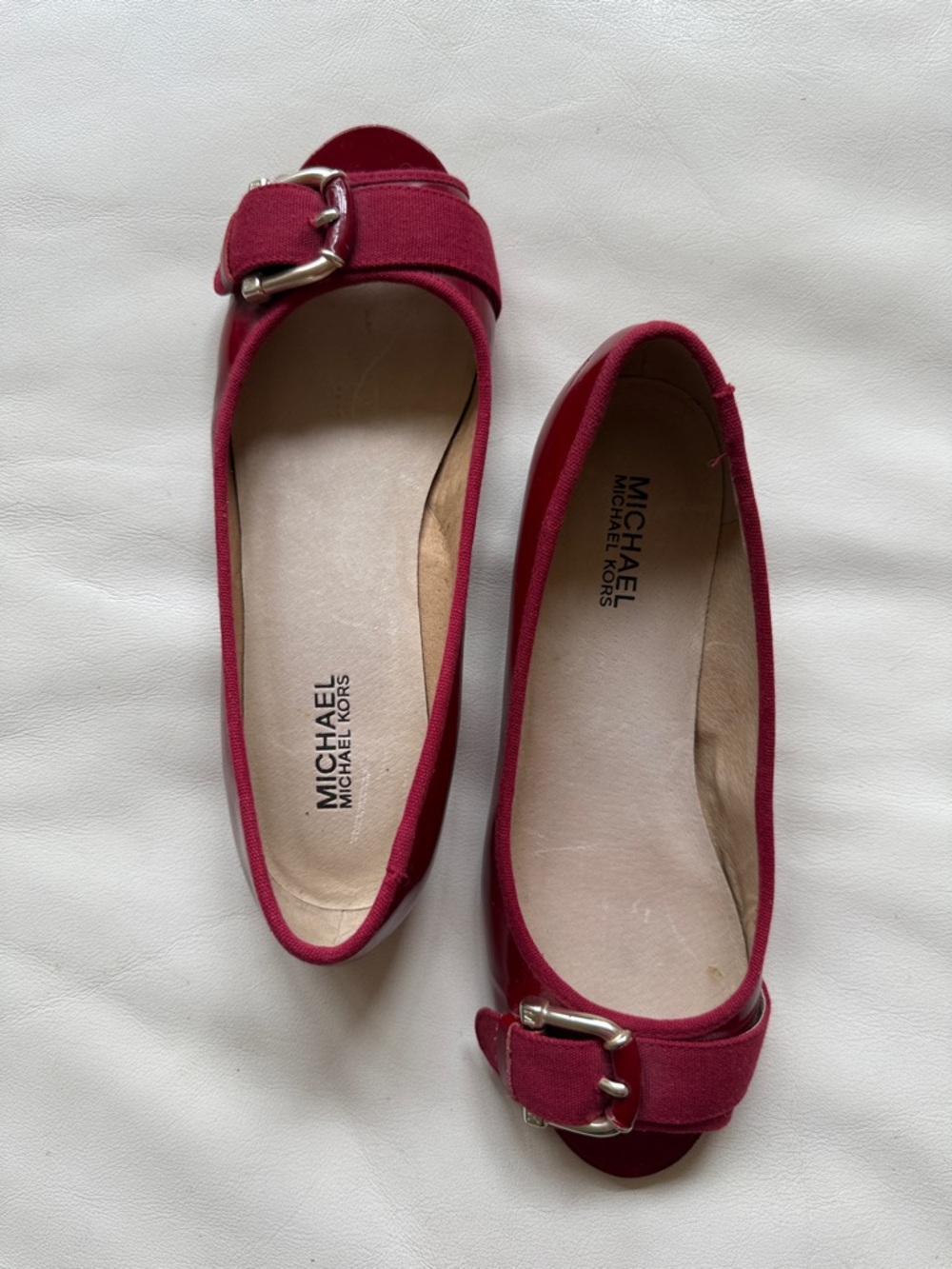 🇮🇹 Michael Kors 7M Cherry Buckle Flats